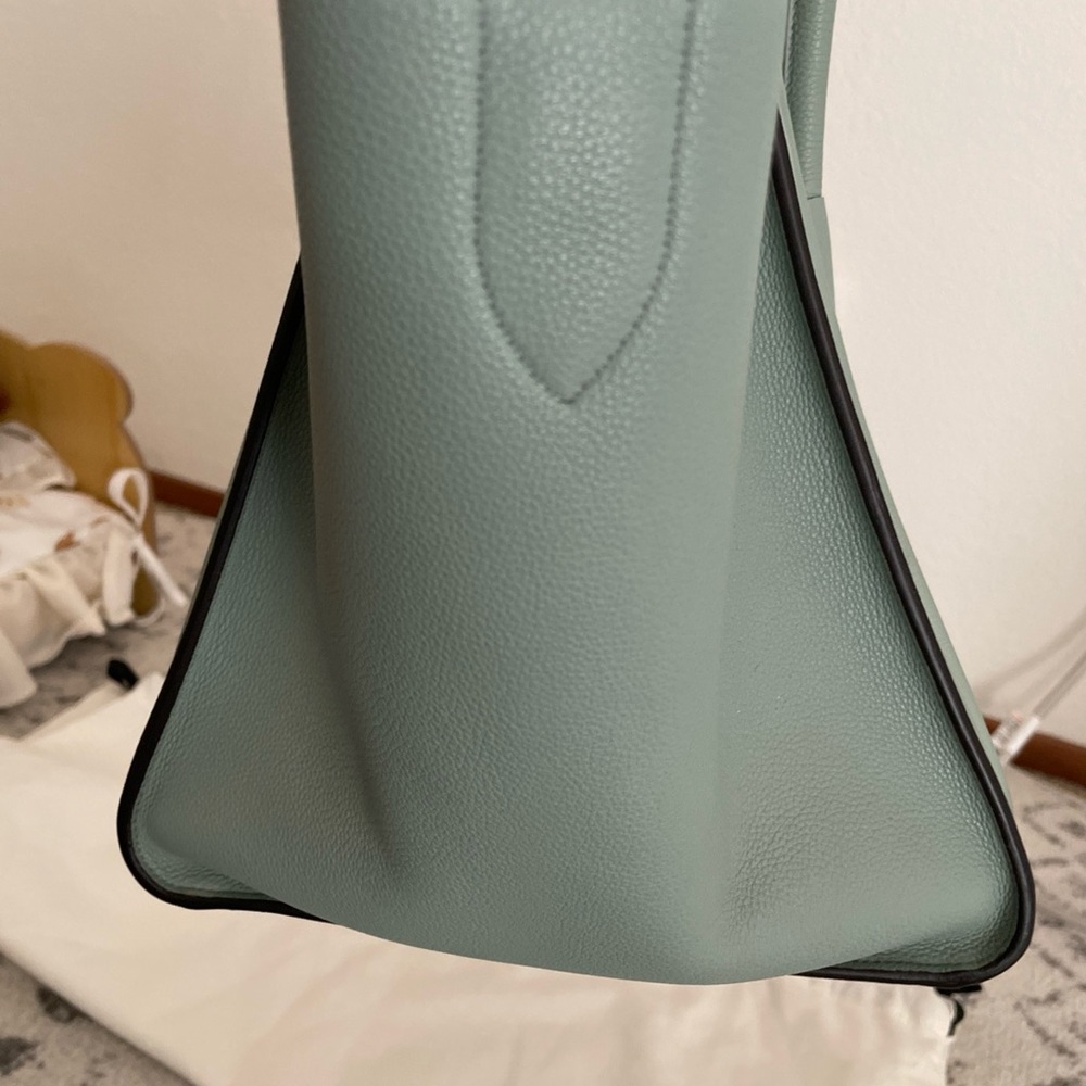 Celine Phantom tote drummed leather in Jade color - Picture 6 of 9